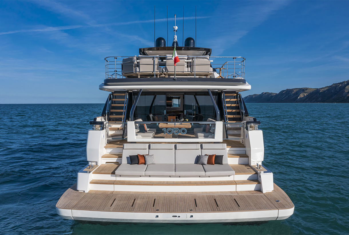 Ferretti Yacht 1000（Ferretti 游艇 1000）。舒适度与精湛手工艺的极致组合