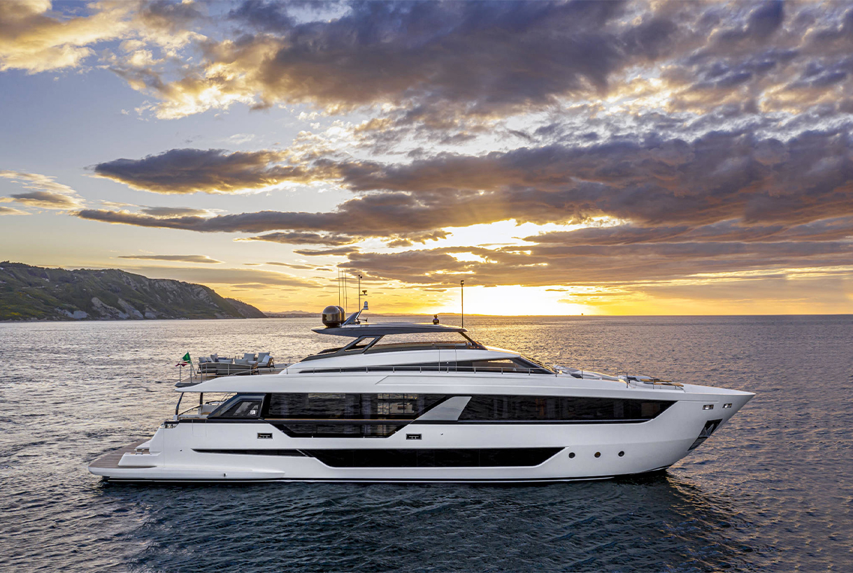 Ferretti Yacht 1000（Ferretti 游艇 1000）。舒适度与精湛手工艺的极致组合